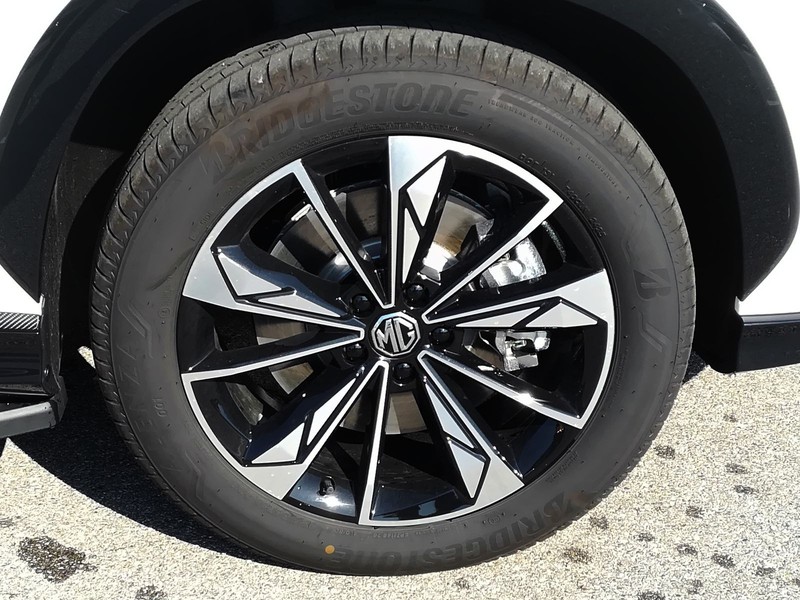 13 - Mg HS 1.5 phev luxury auto