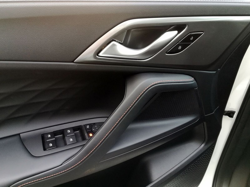 19 - Mg HS 1.5 phev luxury auto