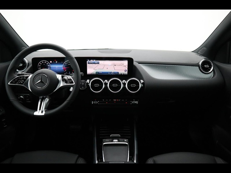 13 - Mercedes GLA 180 d progressive advanced 8g-dct