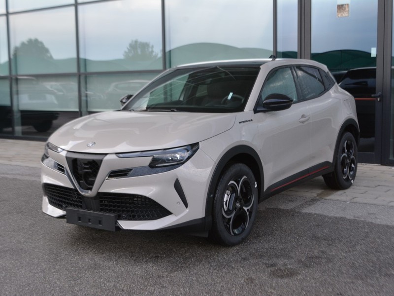 1 - Alfa Romeo Junior 1.2 hybrid 145cv ibrida speciale edct6