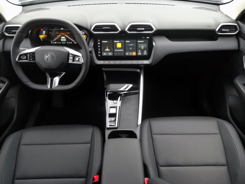 7 - Mg ZS 1.5 hybrid+ luxury auto