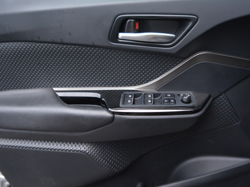 13 - Toyota C-HR 5 porte 1.8 hybrid trend 2wd e-cvt