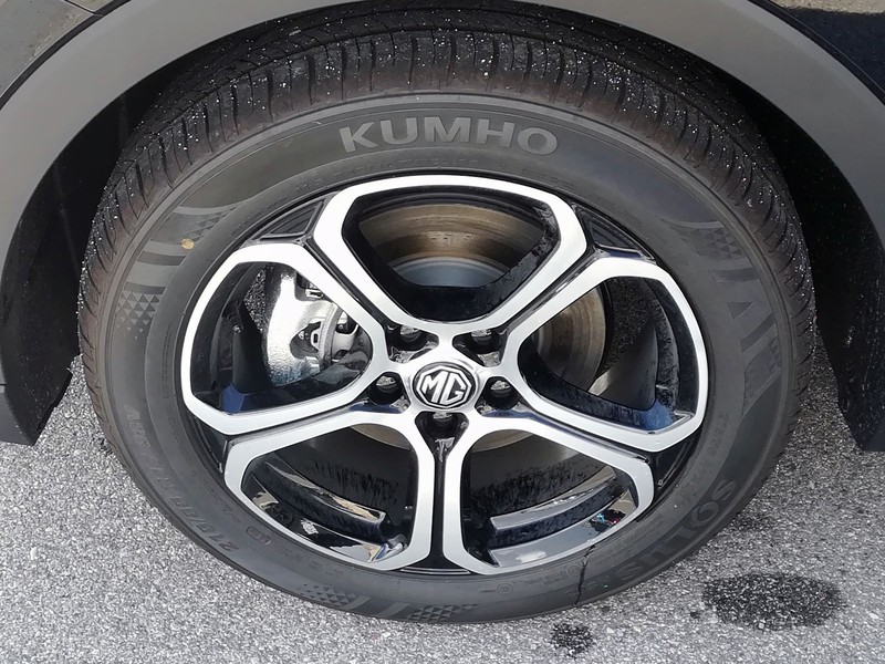 13 - Mg ZS 1.5 hybrid+ comfort auto