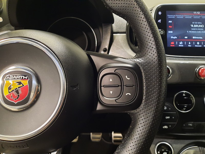 13 - Abarth 595 1.4 t-jet 165cv scorpioneoro