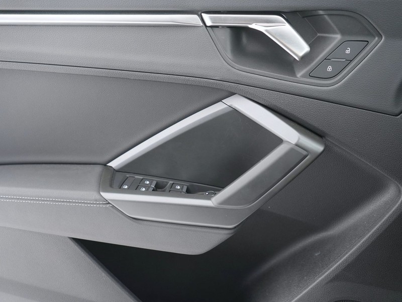 13 - Audi Q3 35 2.0 tdi s line edition s tronic