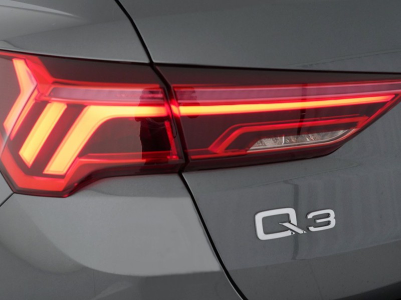 7 - Audi Q3 35 2.0 tdi s line edition s tronic