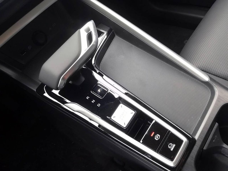 13 - Mg ZS 1.5 hybrid+ luxury auto