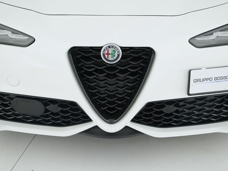 13 - Alfa Romeo Giulia 2.2 turbo 210cv veloce q4 at8