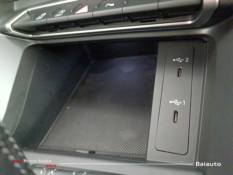 13 - Audi Q3 35 2.0 tdi s line edition s tronic