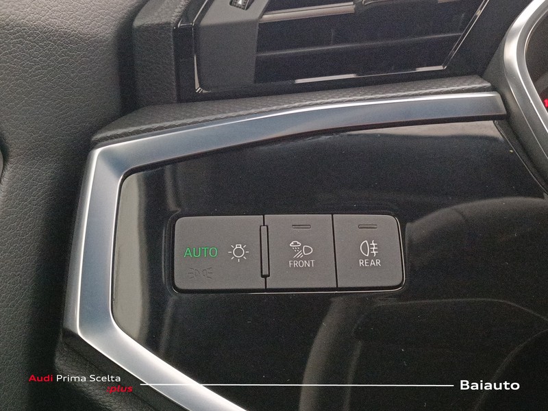 19 - Audi Q3 35 2.0 tdi s line edition s tronic