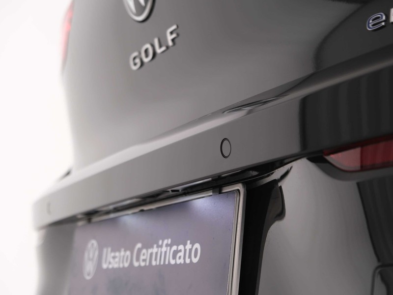 37 - Volkswagen Golf 1.5 tsi ehybrid 204cv edition plus dsg