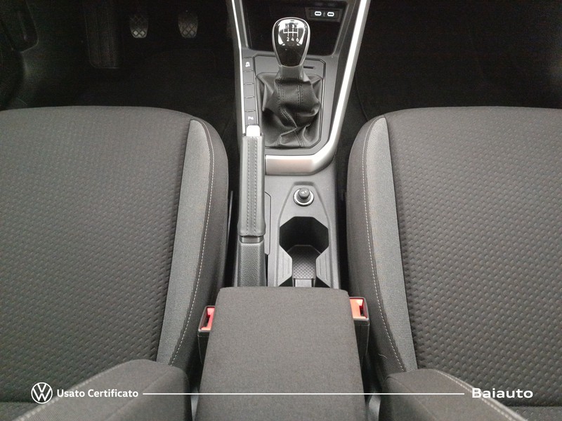 13 - Volkswagen Taigo 1.0 tsi 110cv life