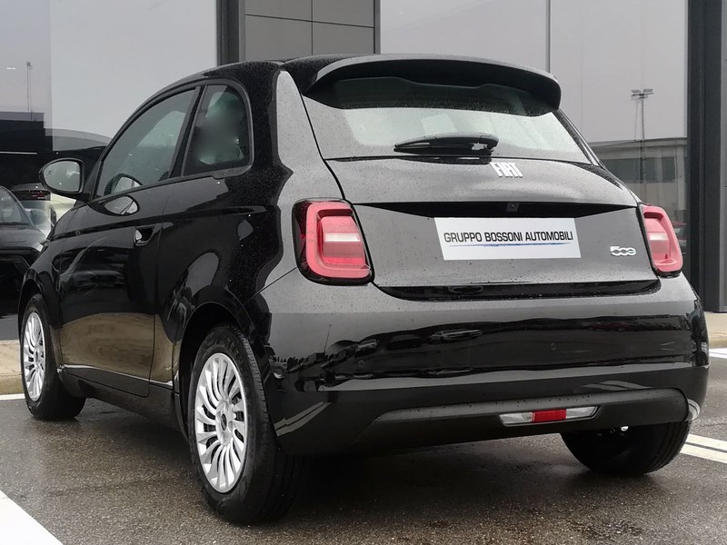 7 - Fiat 500 500e 42 kwh entry pack tech