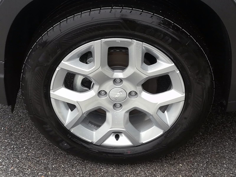 13 - Jeep Avenger 1.2 turbo 100cv altitude fwd