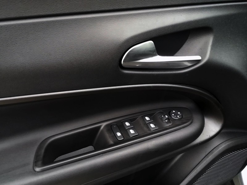 19 - Jeep Avenger 1.2 turbo 100cv altitude fwd