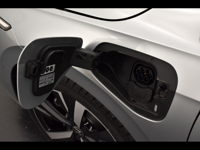 25 - Volkswagen Golf 1.5 tsi ehybrid 204cv edition plus dsg