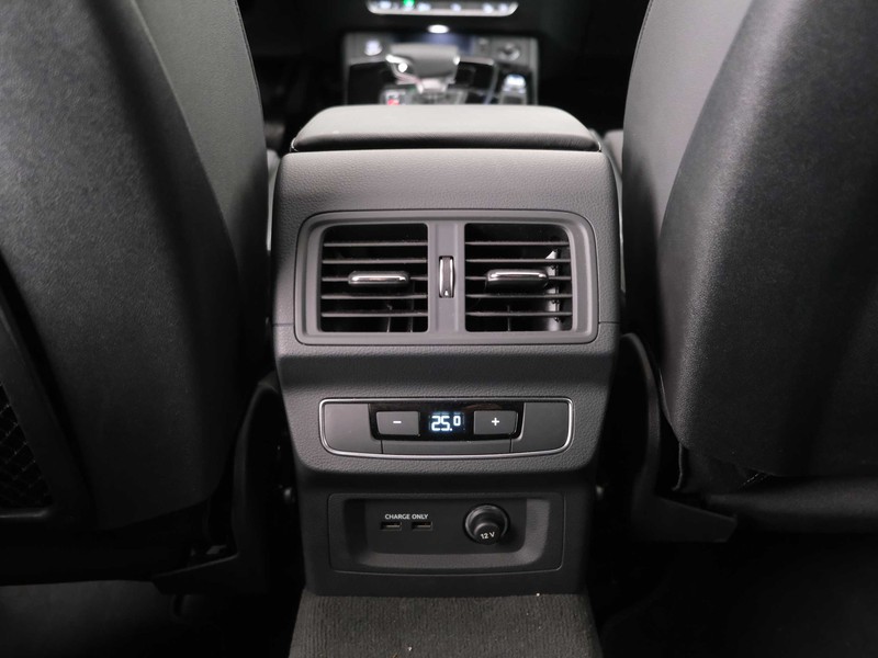 37 - Audi Q5 sportback 55 2.0 tfsi e identity black quattro s tronic