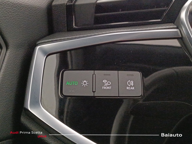 19 - Audi Q3 sportback 35 2.0 tdi s line edition s tronic