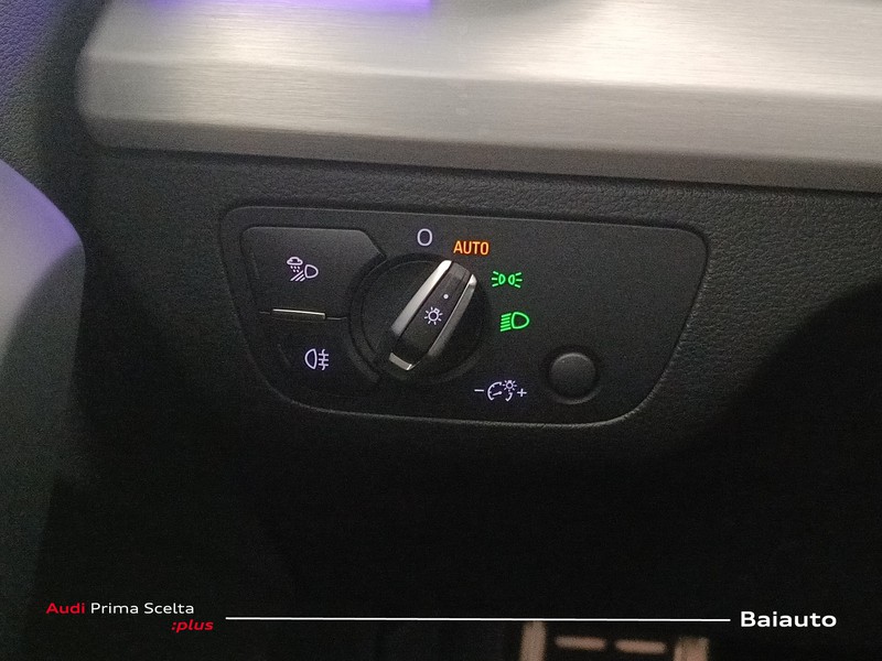 19 - Audi Q5 sportback 40 2.0 tdi mhev 12v s line plus quattro s tronic