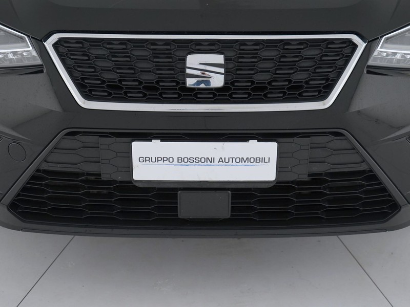 13 - Seat Arona 1.0 ecotsi 95cv black edition
