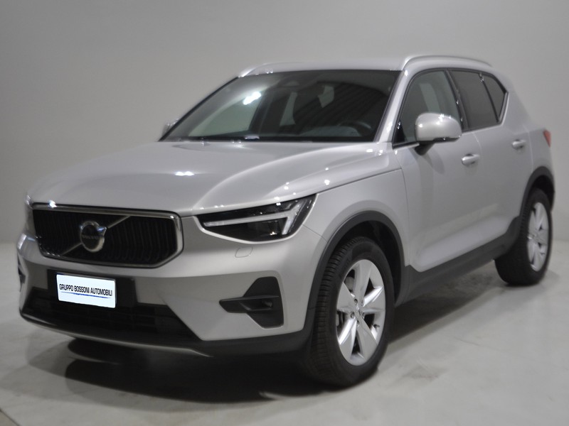 1 - Volvo XC40 2.0 b3 core automatico