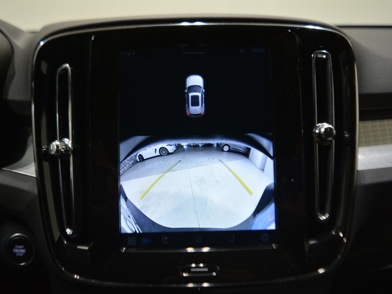 19 - Volvo XC40 2.0 b3 core automatico