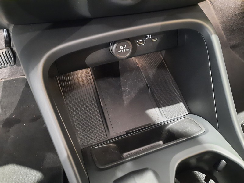 19 - Volvo XC40 2.0 b3 core automatico