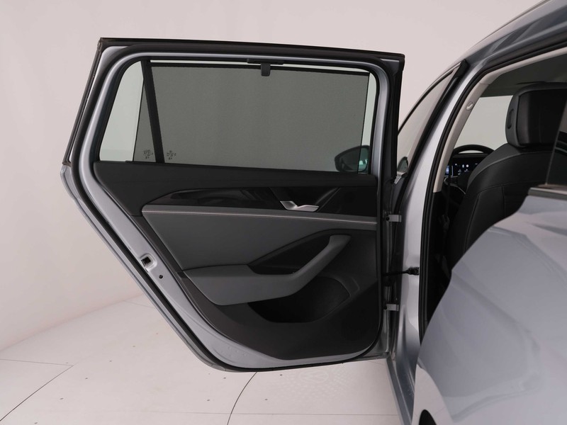 37 - Volkswagen Passat 2.0 tdi scr evo 150cv business dsg