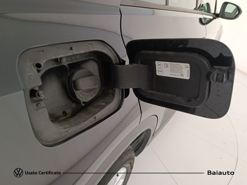 31 - Volkswagen T-Roc 1.0 tsi 110cv life