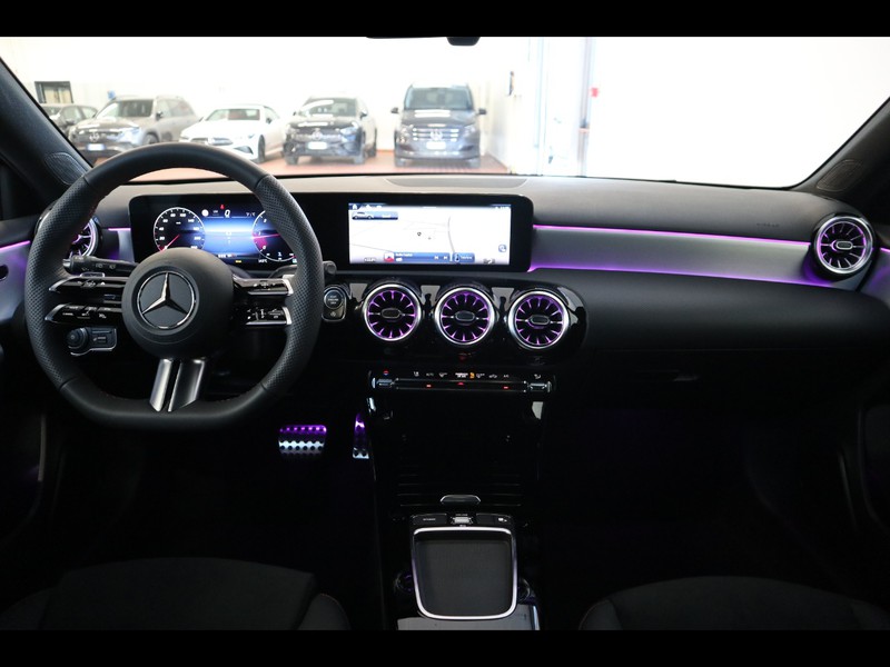 13 - Mercedes Classe A 180 d amg line advanced plus speedshift dct amg 8g
