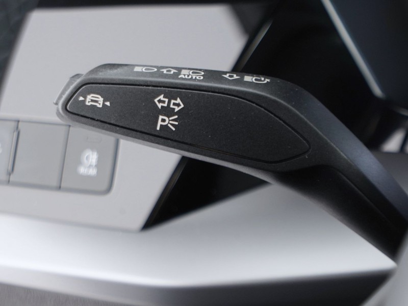 25 - Audi A3 sportback 30 2.0 tdi business