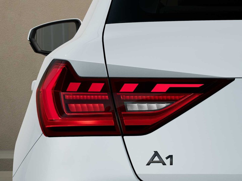 7 - Audi A1 sportback 30 1.0 tfsi 116cv s line edition