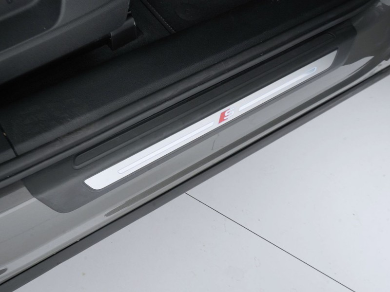 19 - Audi Q5 sportback 40 2.0 tdi mhev 12v s line quattro s tronic