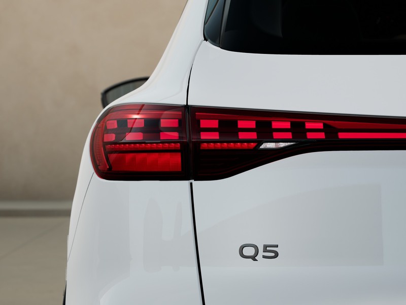 7 - Audi Q5 2.0 e-hybrid 299cv s line edition quattro s tronic