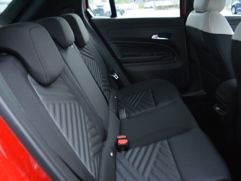 7 - Fiat 600 1.2 hybrid 145cv icon