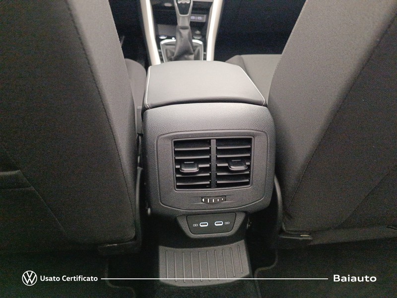 13 - Volkswagen T-Roc cabriolet 1.0 tsi 110cv style