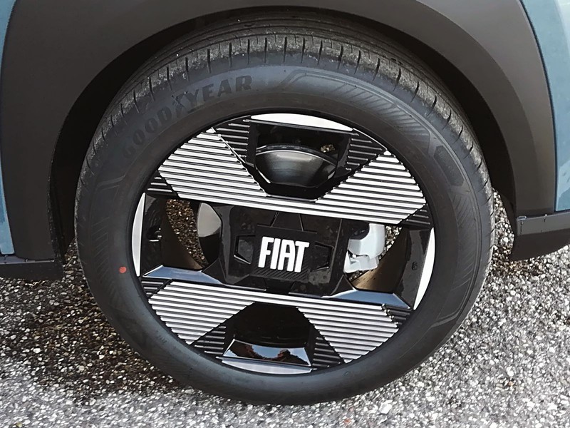 13 - Fiat Grande Panda 1.2 hybrid 110cv la prima