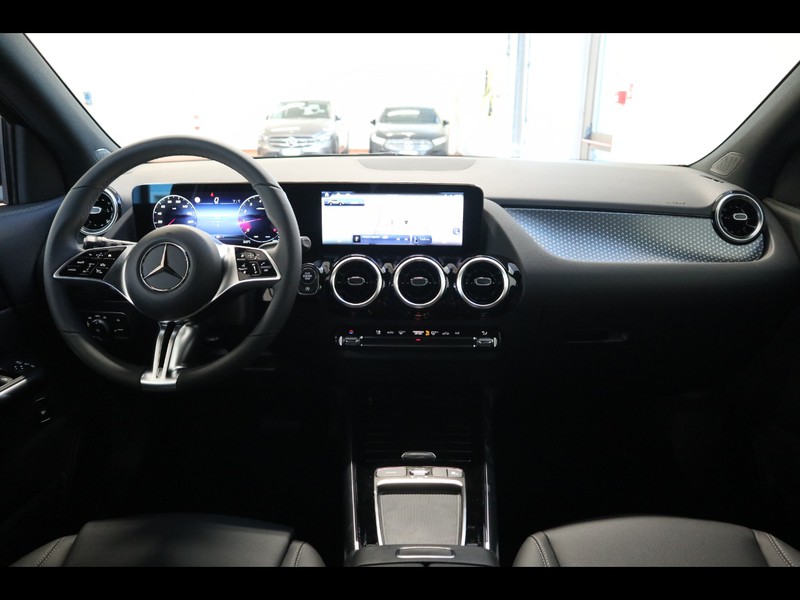 13 - Mercedes GLA 180 progressive advanced 7g-dct