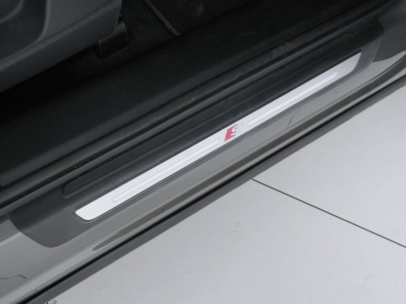 19 - Audi Q5 40 2.0 tdi mhev 12v s line quattro s tronic