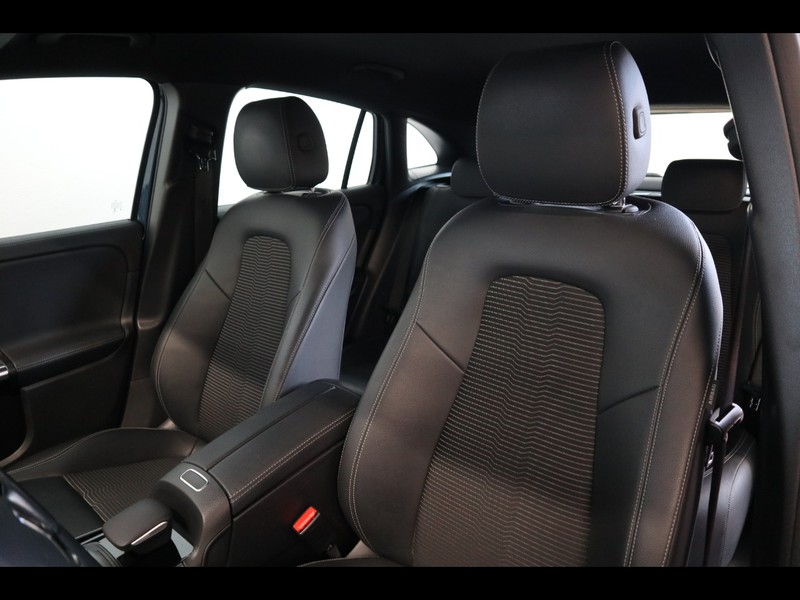 7 - Mercedes GLA 200 d sport plus 4matic 8g-dct