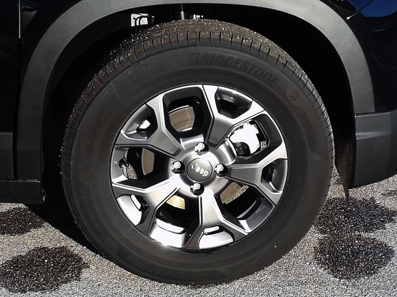 13 - Jeep Avenger 1.2 turbo 100cv longitude fwd