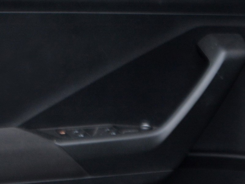 13 - Volkswagen T-Roc 1.0 tsi 115cv style