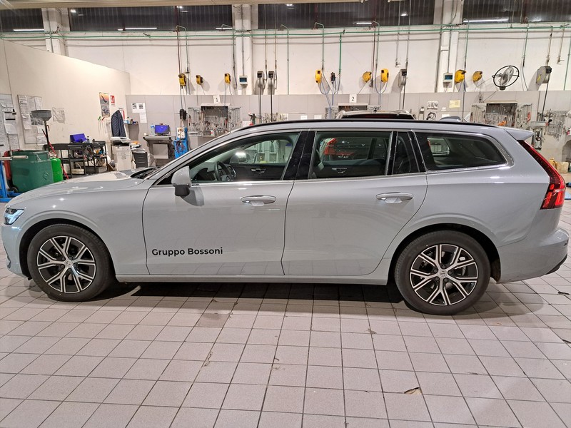 13 - Volvo V60 2.0 b3 core automatico