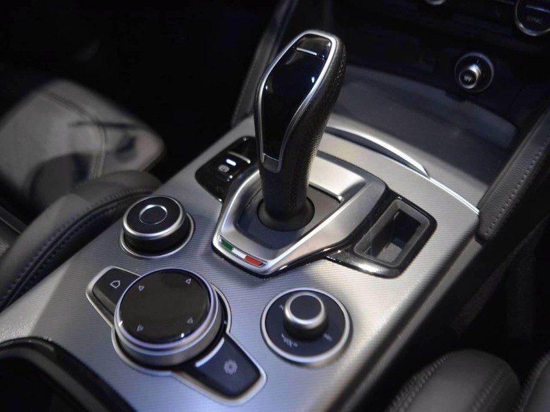 13 - Alfa Romeo Stelvio 2.2 turbo 210cv veloce q4 at8