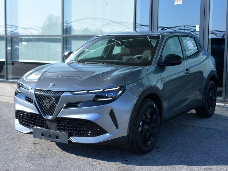 1 - Alfa Romeo Junior 1.2 hybrid 145cv ibrida edct6