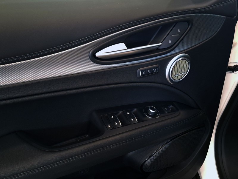 19 - Alfa Romeo Stelvio 2.2 turbo 210cv veloce q4 at8