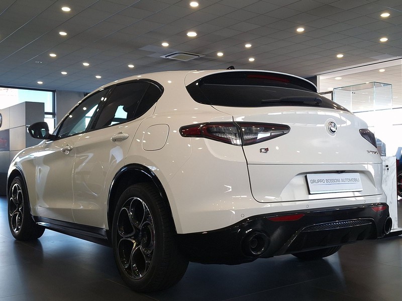 7 - Alfa Romeo Stelvio 2.2 turbo 210cv veloce q4 at8