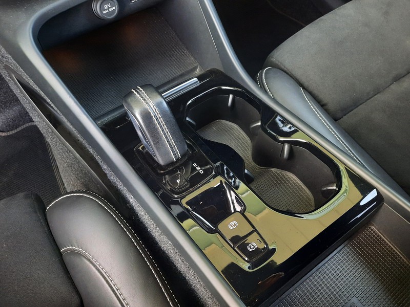 13 - Volvo XC40 1.5 t4 recharge plug-in-hybrid r-design geartronic my21