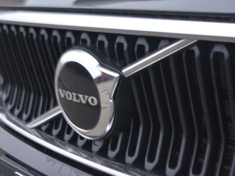 19 - Volvo XC40 2.0 b3 core automatico
