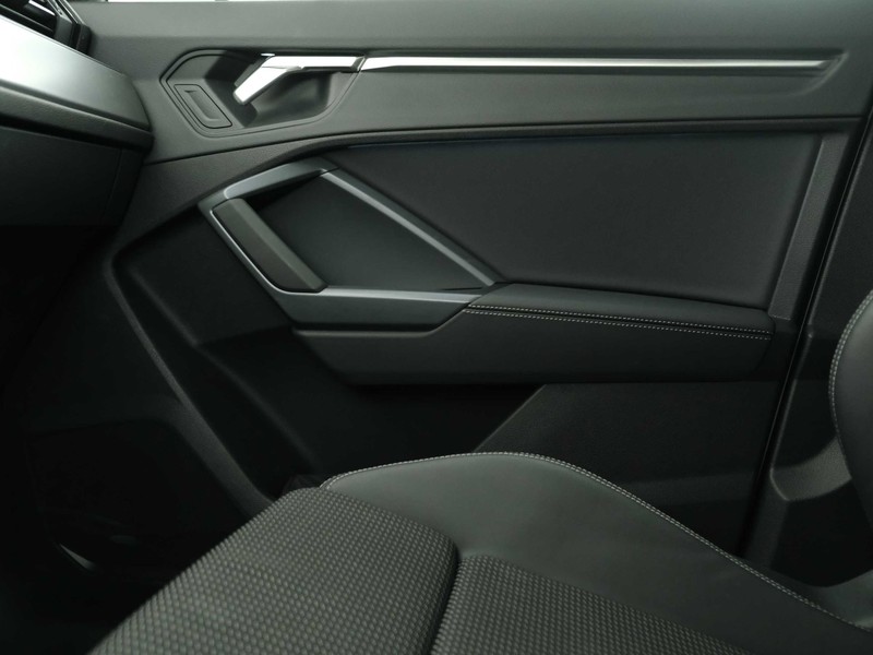 13 - Audi Q3 35 2.0 tdi s line edition s tronic